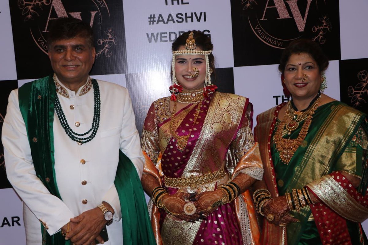 iamkrunal90's tweet photo. Congratulations: It’s wedding bells for the lovely jodi Aashay Wagholikar &amp; Vaishnavi Bagul . The wedding was attended by the who’s who of the country like Usha Didi Mangeshkar, Raj Thackeray &amp; Nana Patole &amp; many others. Check out inside pics 
#aashaywagholikar #vaishnavibagul https://t.co/M94wkqCyWv