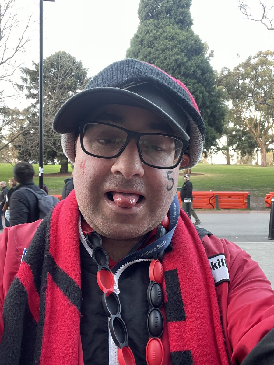 bomber0504's tweet photo. WE ARE ESSENDON WE ARE ESSENDON WE ARE ESSENDON WE ARE ESSENDON WE ARE ESSENDON GO MIGHTY ESSENDON BOMBERS #WEAREESSENDON #REDANDBLACKPRIDE #DONTHESASH #FLYUP #GOMIGHTYESSENDONBOMBERS #GODONS       #TOGETHERWESTRIVE #UNITED BY THE SASH #FUTUREISNOW 
🔴⚫️🚩🏴❤️🖤 https://t.co/vOdvbn6Gte