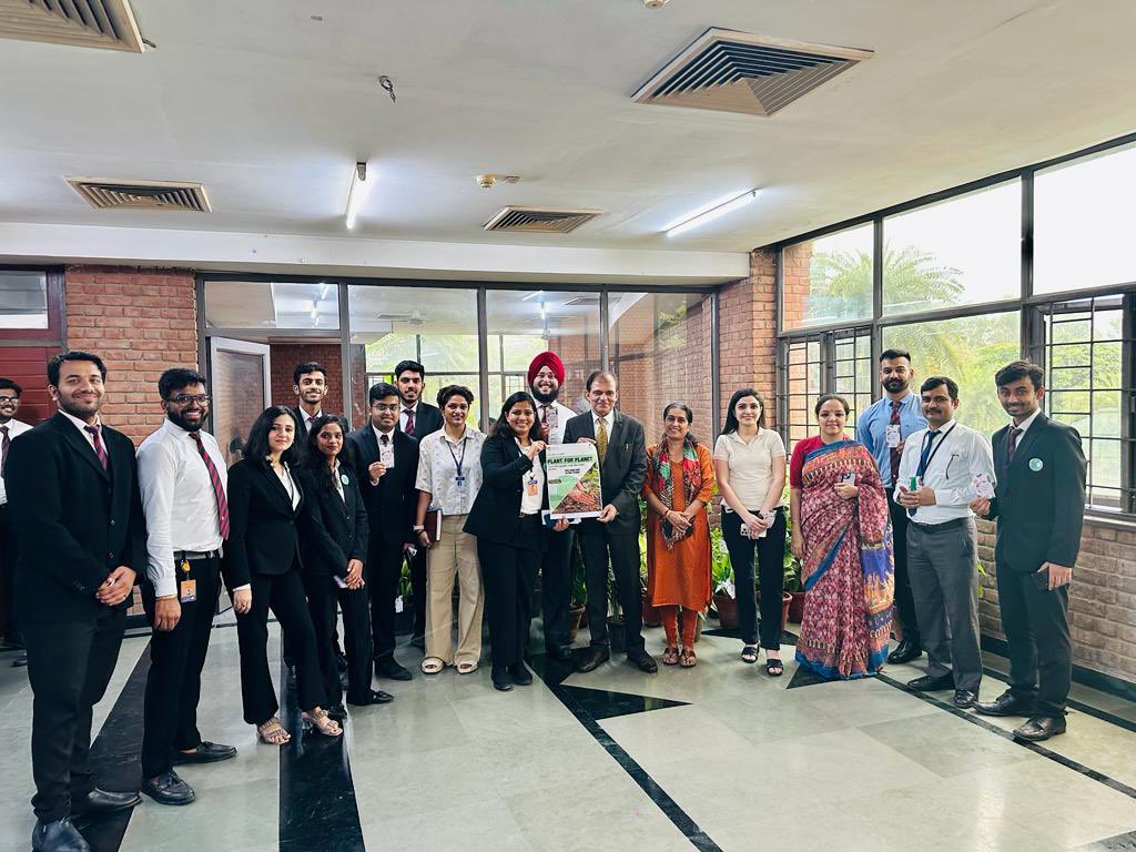 dr_ankitaraj's tweet photo. #environmentclub #badge #distribution #auup #amityuniversity #noida #rbef https://t.co/AG98Gz6cBE