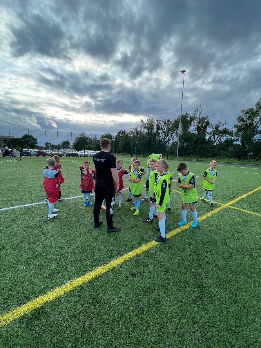 Chris Crookston (@coerver_chris) on Twitter photo PARTNER CLUB ⚽
Fantastic first Team Training with <a href="/AyrBoswellFC/">Ayr Boswell</a> <a href="/ayrboswell/">Ayr Boswell</a> 2017-2015 last night 💪
#HereToCreate <a href="/scotlandcoerver/">Coerver® Coaching Scotland</a> PARTNER CLUB ⚽
Fantastic first Team Training with <a href="/AyrBoswellFC/">Ayr Boswell</a> <a href="/ayrboswell/">Ayr Boswell</a> 2017-2015 last night 💪
#HereToCreate <a href="/scotlandcoerver/">Coerver® Coaching Scotland</a>