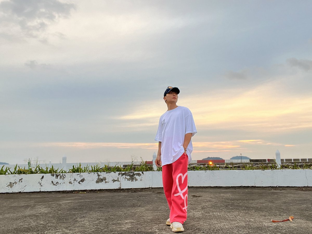 AlphaBAT_JIN's tweet photo. https://t.co/jOzAQ7ydNg
