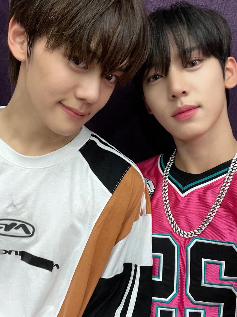 ZB1_official's tweet image. _💌

안녕하세요 한유진입니다 
제로즈으 많이 기다렸죠 이제 사진이 많이 없다ㅏ 다시 열심히 찍어볼게요 어떤 느낌의 사진이 좋아여? 

#HANYUJIN #한유진
#ZEROBASEONE #ZB1 #제로베이스원