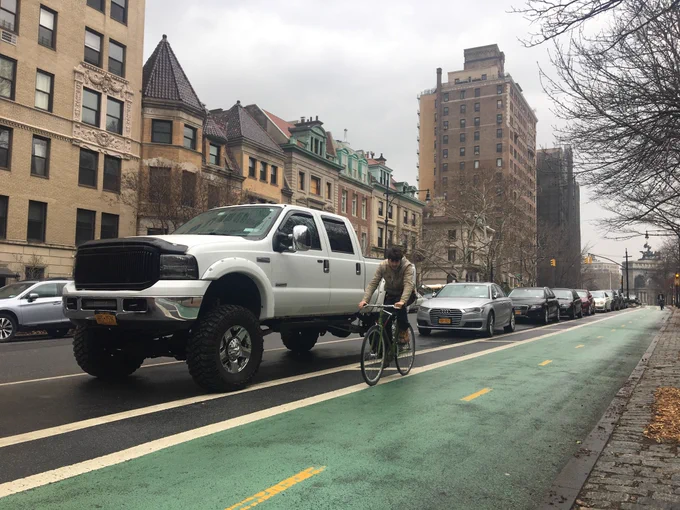 urbanthoughts11's tweet image. Why don't we just ban these monsters in cities?  
pic @Naparstek