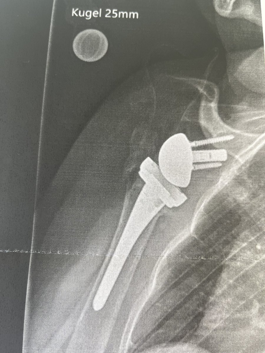 ich hab mir nen schicken Rasierapparat mit Ladestation einbauen lassen.... man gönnt sich ja sonst nichts