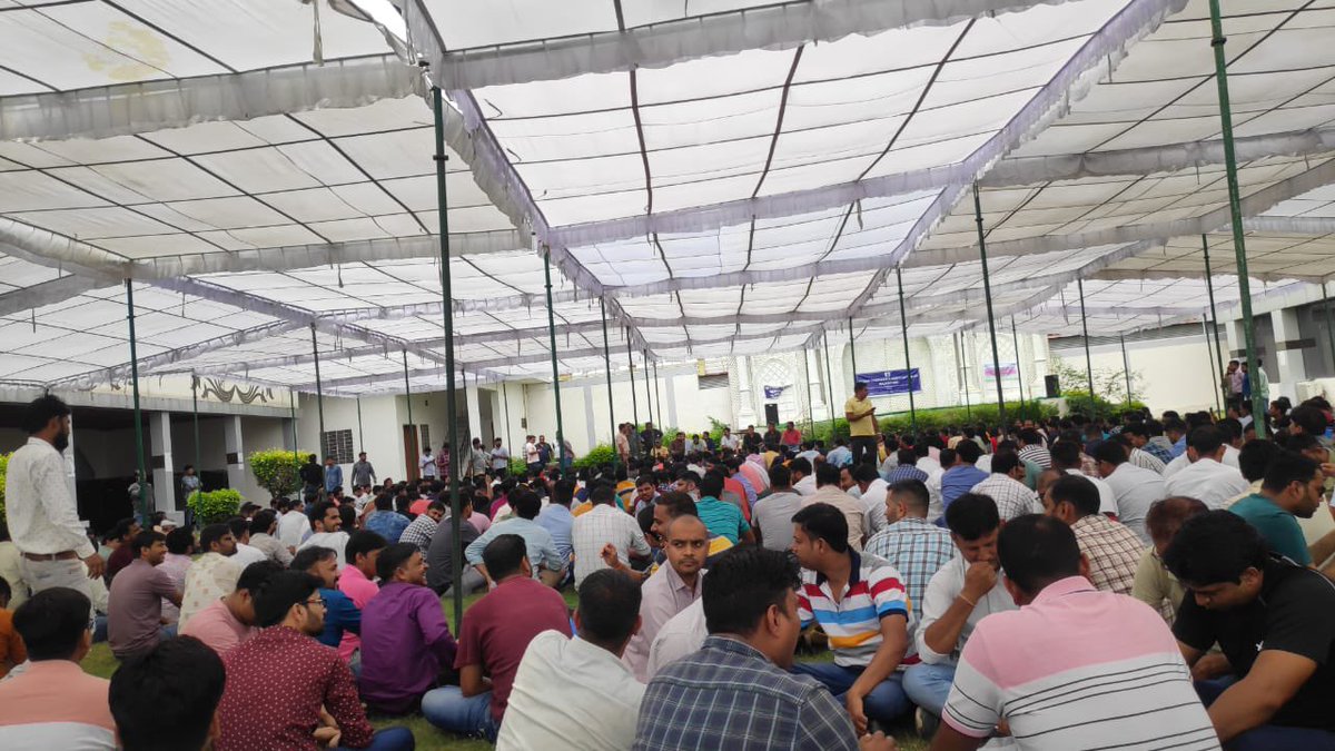 परंतु मुखिया जी के कानों में जू तक नहीं रेंग रही है, मुख्यमंत्री जी से मेरी मांग है कि उनकी जायज मांगो पर तुरंत प्रभाव से संज्ञान लेकर समस्या का समाधान करें।/2
#सलेक्शनग्रेड_बजटघोषणा_155_लागू_करो