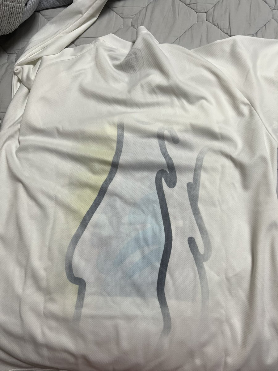 92da's tweet image. 셀프로 만들어봄. 근데 받쳐놓은 카카오타올무늬도 등짝에 인쇄됨;;;; 등엔 태극기라도 붙여야 하나… 서울오픈엔 안오겠지…. #igaswiatek #teamswiatek