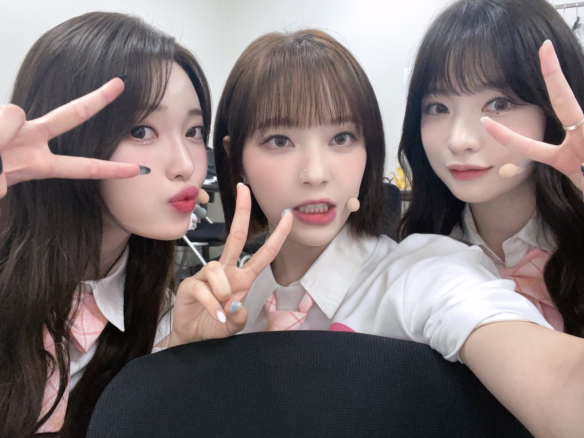 Billlieofficial's tweet photo. [#문수아] 오랜만에 루나맘즈🩷💙💜

#Billlie_Letter https://t.co/DMbxNW7wuc