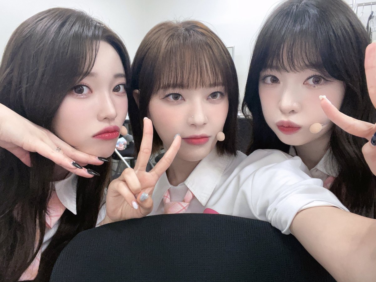 Billlieofficial's tweet photo. [#문수아] 오랜만에 루나맘즈🩷💙💜

#Billlie_Letter https://t.co/DMbxNW7wuc
