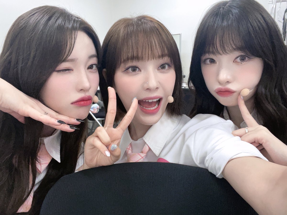 Billlieofficial's tweet photo. [#문수아] 오랜만에 루나맘즈🩷💙💜

#Billlie_Letter https://t.co/DMbxNW7wuc