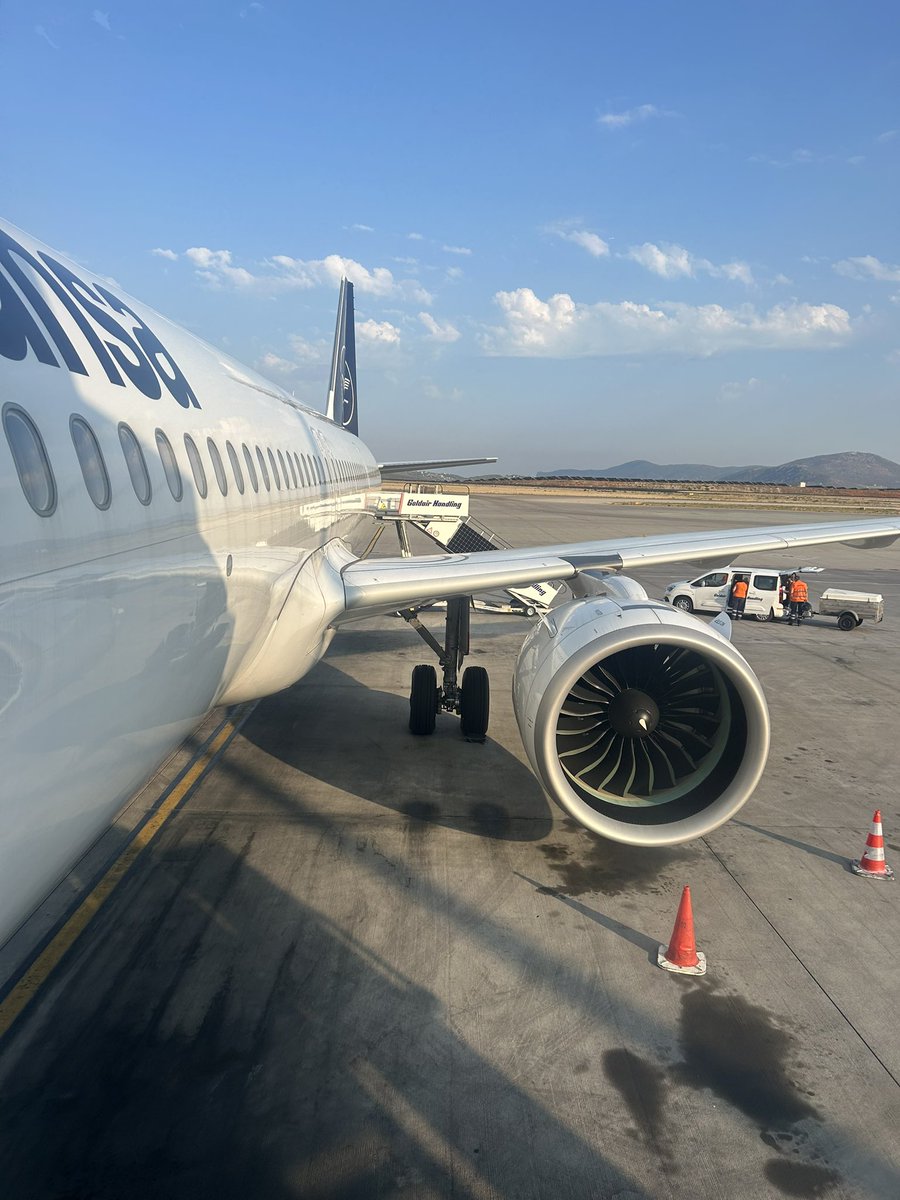 martin_speer's tweet photo. Nach 🇬🇷 ging es mit dem Zug (#HellasExpress). Zurück in 3 Etappen mit Fähre, Flug und Zug.

Eine komplette 🌱-Rückreise wäre zu lang, teuer, komplex und überbucht gewesen. Genau das muss besser werden, damit 🚊-fahren in Europa für mehr Leute zur echten Alternative wird. https://t.co/frwCWRsHKD