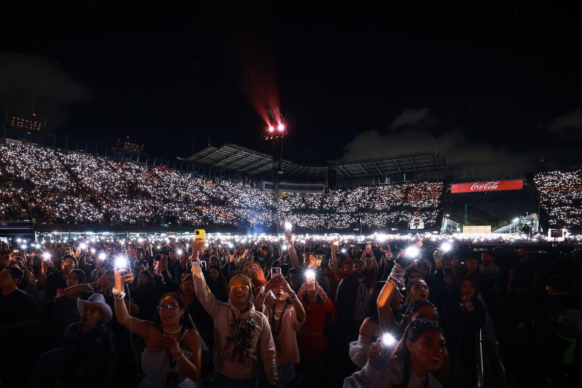 TSTheErasTour's tweet photo. YOU MADE TAYLOR SWIFT SO WELCOMED IN MEXICO! 

HICIERON TAYLOR SWIFT TAN BIENVENIDA EN MÉXICO!

#TSTheErasTour #MexicoCityTSTheErasTour 

📸:  @GettyVIP https://t.co/p8djWU0yWS