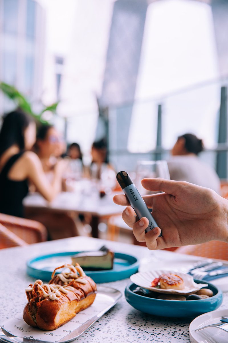 Harumiaaina's tweet image. Kalian pwngen beli warna apa??? Sekarang ada 5 warna lohhh yang bisa kalian pilih, mulai dari Obsidian Black, Green Navy, Cherry Blossom, Royal Indigo, dan Blue Bay. Fav gue sih Green Navy. Kalo kalian kira” yang mana nih?  bit.ly/Infinity2-RELX… #Infinity2 #MakeThatChange