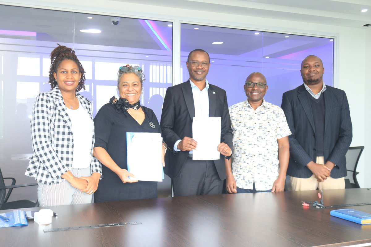 BirdLife Africa (@birdlifeafrica) on Twitter photo BirdLife Regional Director for Africa <a href="/ndanganga/">Kariùki Ndang'ang'a</a> and <a href="/DirectorABCG/">Rubina James</a> at the signing of a collaboration agreement between the two organizations to promote #nature conservation in Africa <a href="/ABCG/">ABCG</a>
#ForNature #Partnerships BirdLife Regional Director for Africa <a href="/ndanganga/">Kariùki Ndang'ang'a</a> and <a href="/DirectorABCG/">Rubina James</a> at the signing of a collaboration agreement between the two organizations to promote #nature conservation in Africa <a href="/ABCG/">ABCG</a>
#ForNature #Partnerships