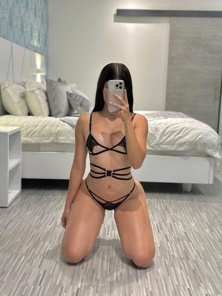 absolutebabess's tweet photo. like for a free nude🫣 https://t.co/hu4Bl1QYxk