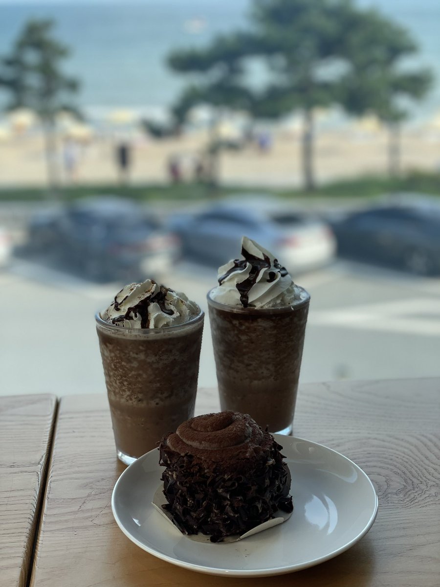 krzywasabi's tweet photo. 🍫⛱️🌲⛱️🌲⛱️🌲⛱️🌲⛱️🍫
#starbucks #부산송정해수욕장 https://t.co/XFY2aUwwNZ
