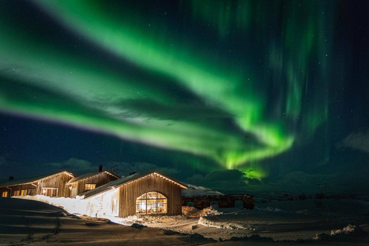 Niehku Mountain Villa 

Where Is It: Sweden 

#arctictravel #adventures #luxurytrip #sweden #arcticcircle #northernlights #foodieheaven #mountains #wildlandscapes #lapland #wintertravel #hiking #friends #breathtakingviews
