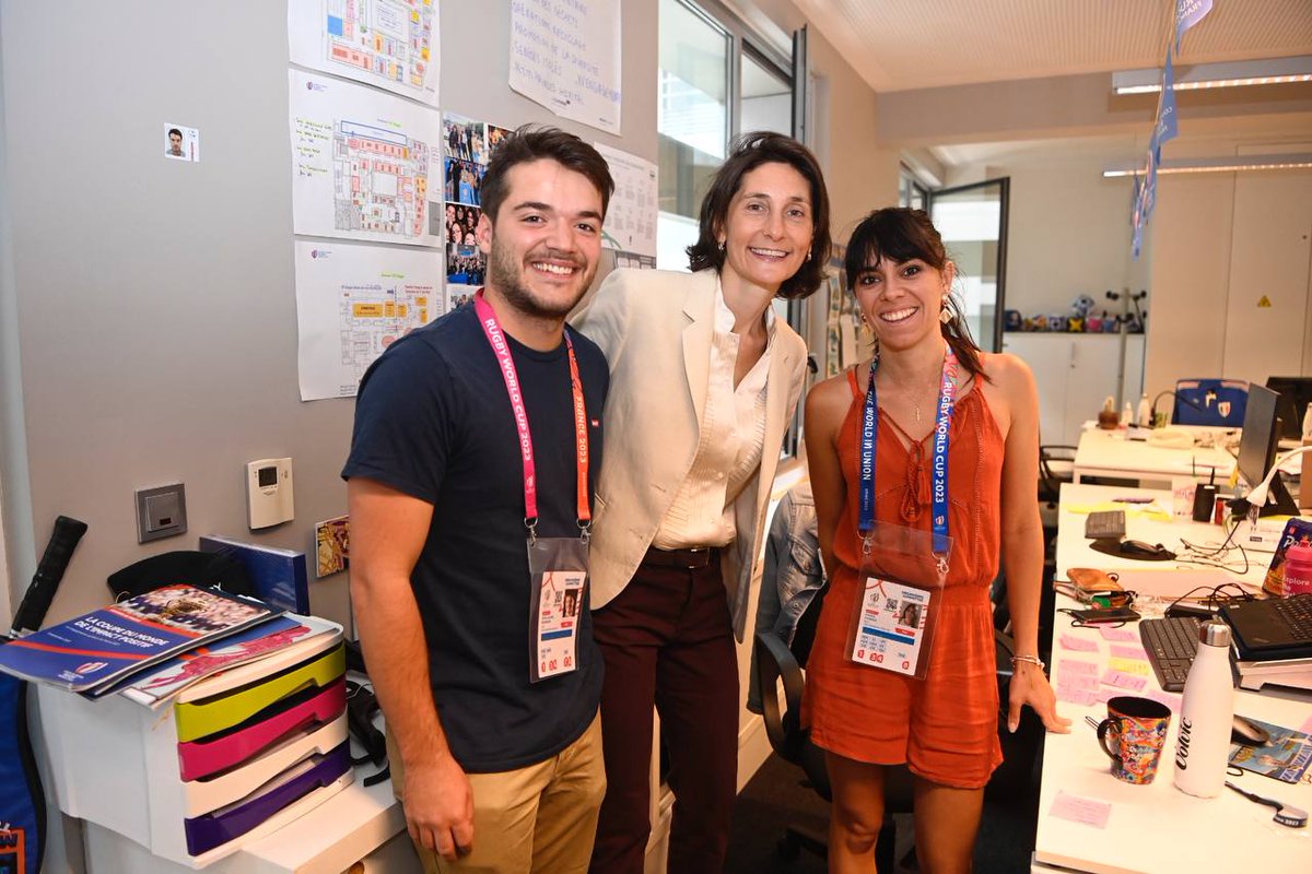 🏉 Il était important pour moi de venir à nouveau ce matin à la rencontre des équipes de <a href="/France2023/">Rugby World Cup France 2023</a>, qui sont à pied d’œuvre dans la préparation de la Coupe du monde de rugby en 🇨🇵 ! 

Pour saluer leur engagement des derniers mois, et les encourager dans cette longue et