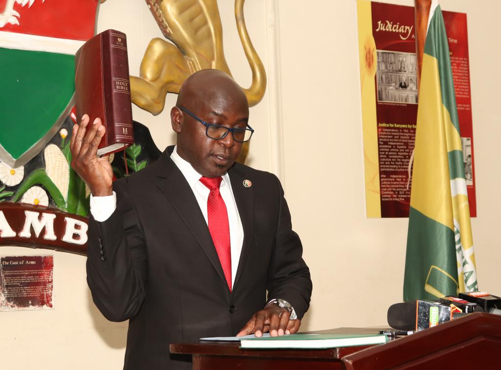 KRACorporate's tweet photo. The incoming CG, Mr Humphrey Mulongo Wattanga, was sworn in as the 7th Commissioner General for KRA by the Chief Registrar of the Judiciary, Hon. Anne Amadi, at the Supreme Court.
#KRAUpdates https://t.co/priZeGhltt