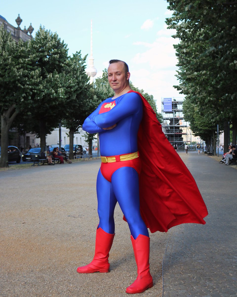 Superfavoberlin's tweet photo. #berlin #fernsehturm #fernsehturmberlin
#superman #supermancosplay #cosplay #cosplayer #supermancosplayer
#supermancape #redtrunks #redtrunksforever #realsupermanweartrunks #alwaysredtrunks #redtrunksforever #dc #dccomics #supermanlegacy #capeflattery #capeflats https://t.co/Foq74Qomqv