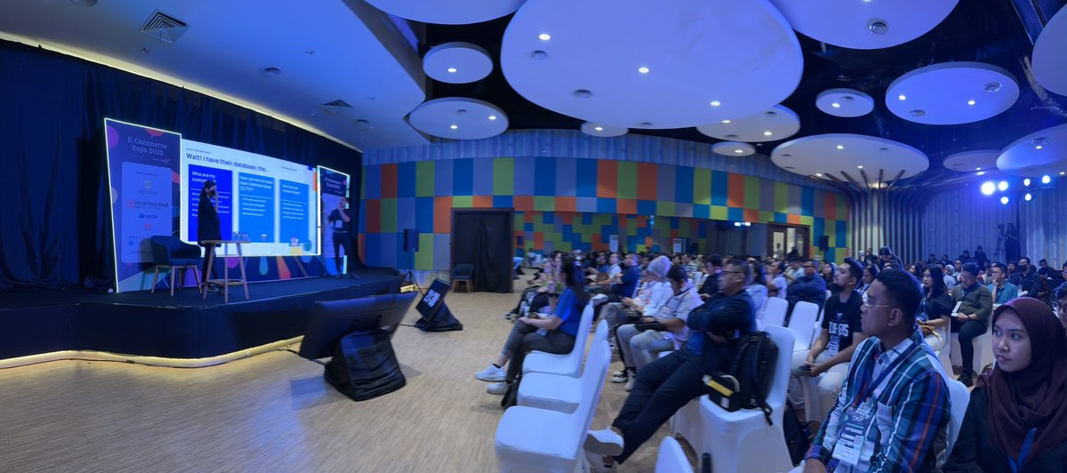 jeo4long's tweet photo. First day sessions under way. Great content from TADA, AiSensum with Uniqlo and @DCKAP #mm23id #buildingforthefuture https://t.co/fLJFACYEY7