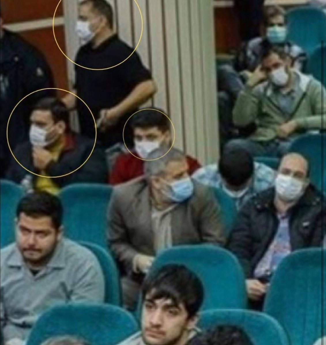 mamadporii's tweet image. اینایی که تو عکس هستند شب قبل از اعدام  #محمد‌_مهدی_کرمی و #محمد_حسینی رو اونقدر شکنجه کردند که بیهوش شدند، آقا ماشالا نیست که این خبر رو بشنوه که چه بلایی سر پسرهاش آوردن
#IRGCterrorists