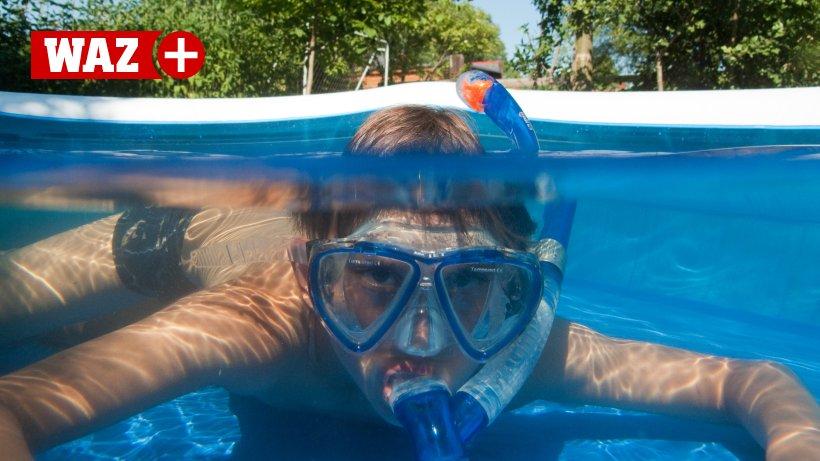 WAZ_Redaktion's tweet photo. Für Millionen Gartenpools naht das Ende der Badesaison. Chlor und Biozide haben das Wasser sauber gehalten. Nun werden sie zum Umweltrisiko. #Biozide #umweltbelastung https://t.co/EylTlu3SKE https://t.co/FwxF3H05ry