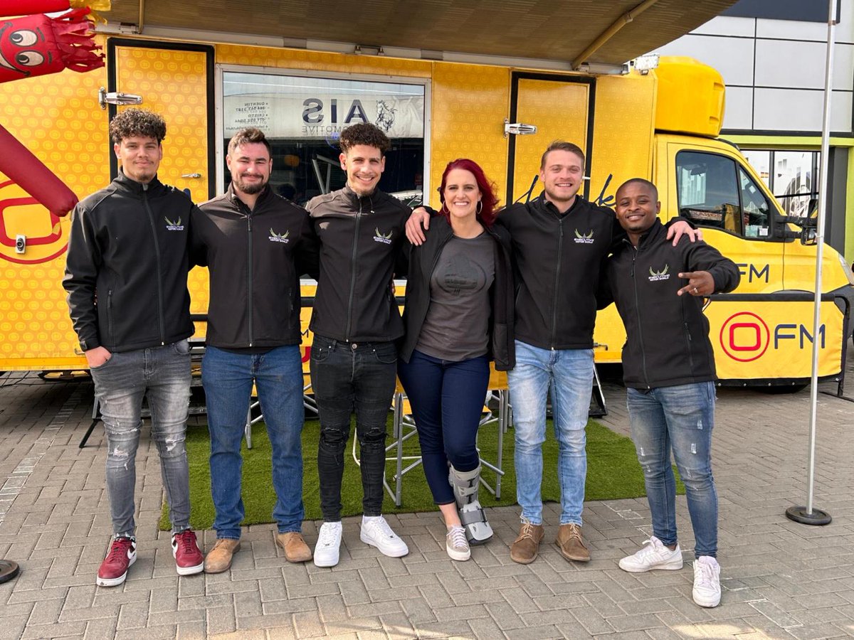 OFMNuus's tweet photo. Vandag vier Executive Motor World Bloemfontein 20 jaar in besigheid. Dit is 20 jaar van altyd ja sê ... en 20 jaar van die beste aanbiedinge – gewaarborg! #OFMMidMorningMagic saai regstreeks uit vanaf Oliver Tamboweg 142 in Oranjesig. Lees meer: https://t.co/yCOYLZCRYl. https://t.co/ZkuefEXZ0Q