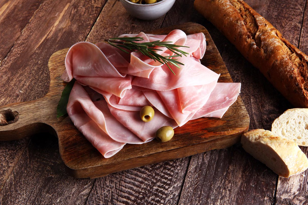 NaturaliaBV's tweet photo. De Prosciutto Cotto “Gran Fesa” heeft een hartige en lichtzoete smaak door toevoeging van honing. Serveer hem flinterdun gesneden als antipasto of versier er je verse asperges mee.
Bekijk voor meer informatie op onze website: https://t.co/Mk8DK5uz76 https://t.co/KyehvM295N
