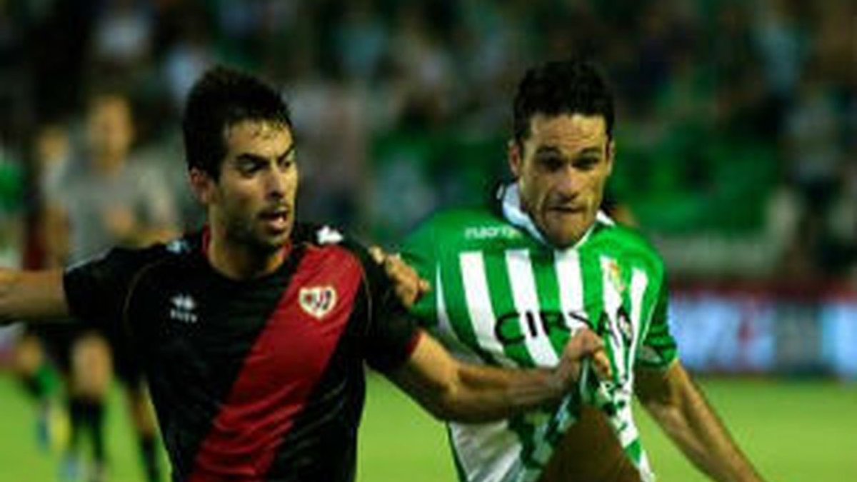 Betistorico's tweet photo. Tal día como hoy, 25/8/2012, @Jorge9Molina anotó el gol 2000 del @RealBetis en Primera División de @LaLiga. Este gol fue anotado en el Benito Villamarín frente al Rayo Vallecano. https://t.co/YLGdpWWaCN