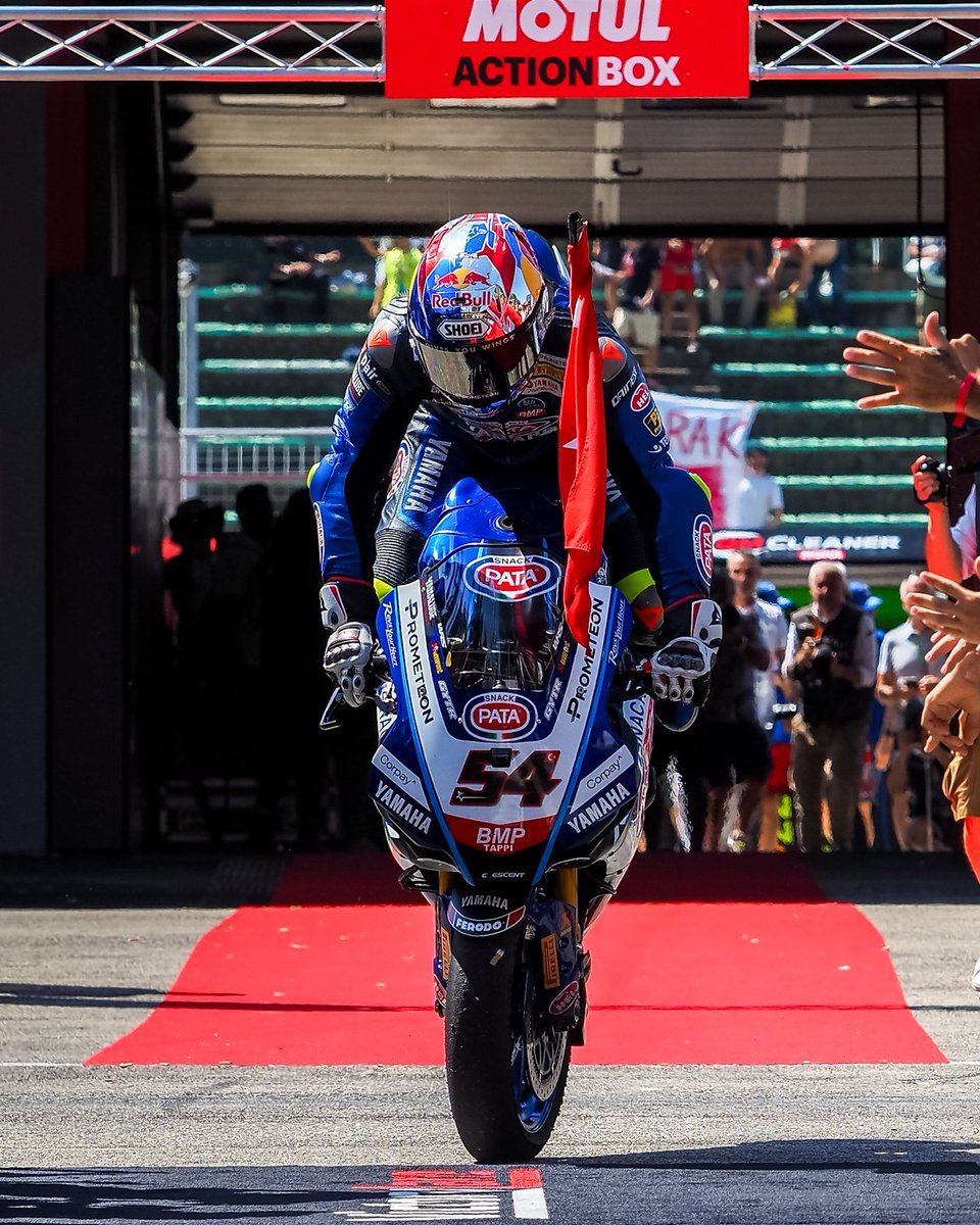WorldSBK's tweet photo. We say "STOPPIE", you say "SUNDAY" 🎉

Happy #StoppieSunday everyone! ✨

#ITAWorldSBK 🇮🇹 #2023SoFar https://t.co/FRpo6e5uHu