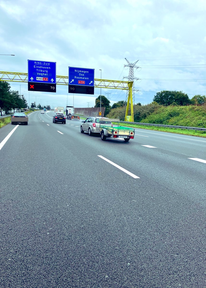 wis_robertvdA's tweet photo. Knooppunt #Hintham richting Vught n2 rijstrook 1 🚗 stilgevallen Berger onderweg voor vervoer veilige locatie voor verdere pechhulp @RWSverkeersinfo https://t.co/D83eb1nWh6