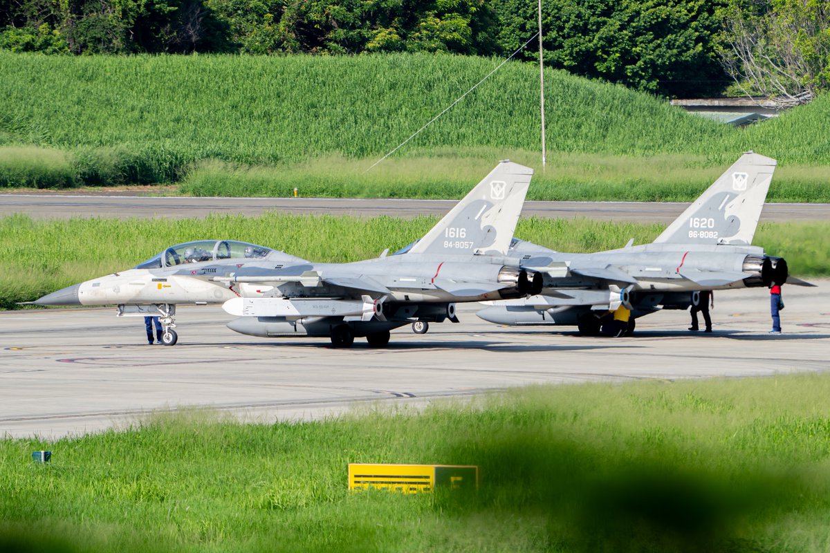 conny_spotter's tweet photo. 萬剣ミッションあるとの事で3か月ぶりに台南でスポッティングしました
ミサイル下の突起はいったい…🤔
ROCAF 1TFW F-CK-1D 1616 1620
2023-08-24 RCNN https://t.co/Hk8oPl7tev