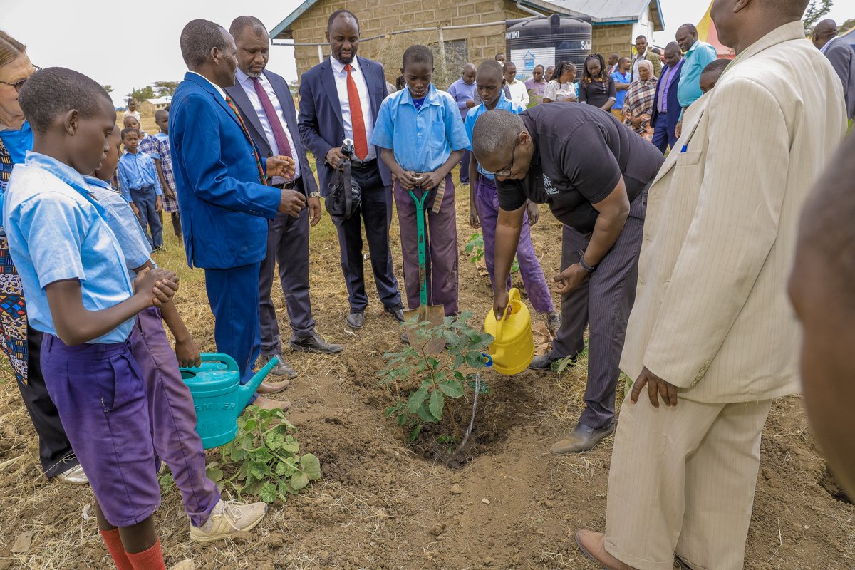 hfh_kenya's tweet photo. Education is empowerment. Our team is committed to constructing schools that nurture bright futures. 🏫📚 #EducationForAll #habitatforhumanitykenya #habitatforhumanity https://t.co/gvN9wuc8IA