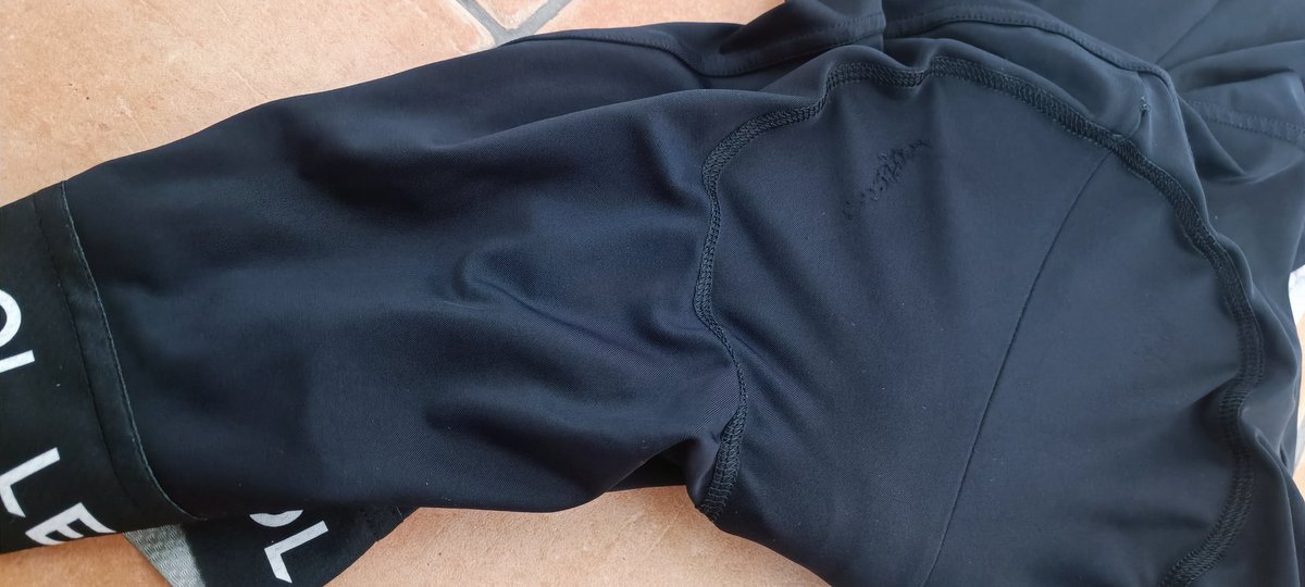 webdropsolution's tweet image. Just one season and only 15 washes later, my LeCol jersey set is falling apart at every seam. Reached out to LeCol and they kindly offered me a 20% code for their summer sale. Is this how you should be treated by a company that claims premium quality? #PremiumQualityFail #LeCol