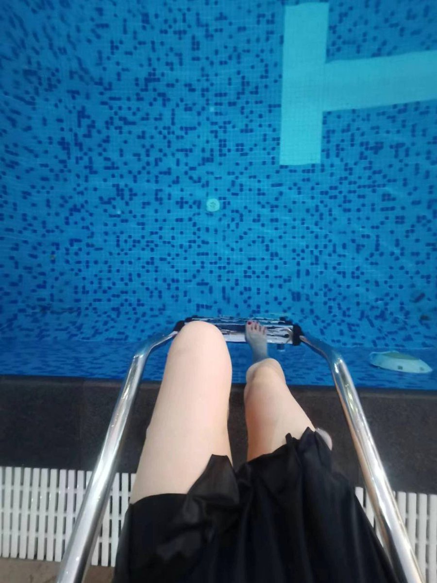 em_lulubeans's tweet photo. Feel the summer breath and stretch your muscles in the pool https://t.co/tQTmwo7FKU