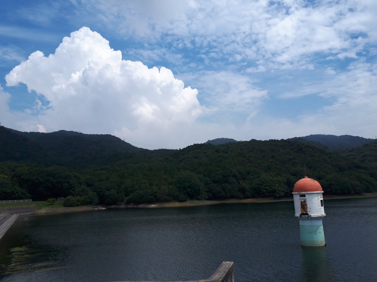#大帝の剣　#福山市
大帝の剣のロケ地、福山市熊野町の光林寺池。沸き上がる入道雲が印象的です🎵