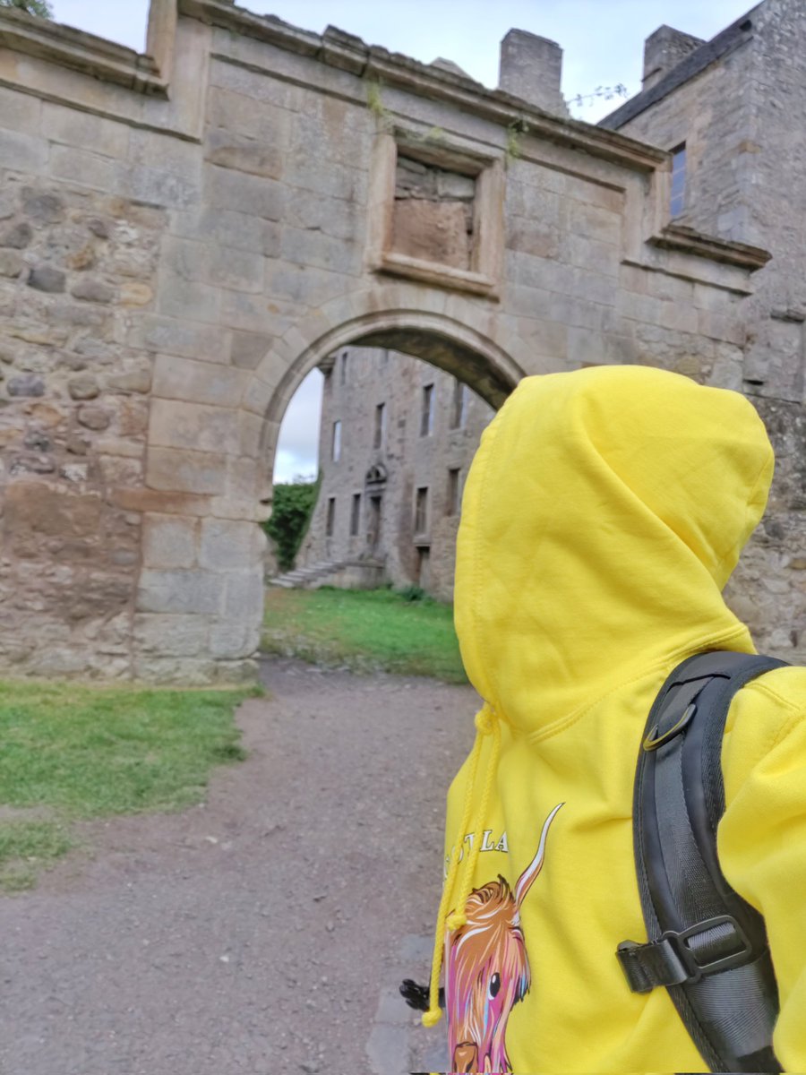 ElGatriarcado's tweet photo. From Argentina to Scotland looking for my Claire Elizabeth
Beauchamp Fraser 😁😍

#ClaireFraser #OutlanderTour #Forastera #Outlander #Sassenach #WhereIsMyClaire #MidhopeCastle https://t.co/5LvDTreO41