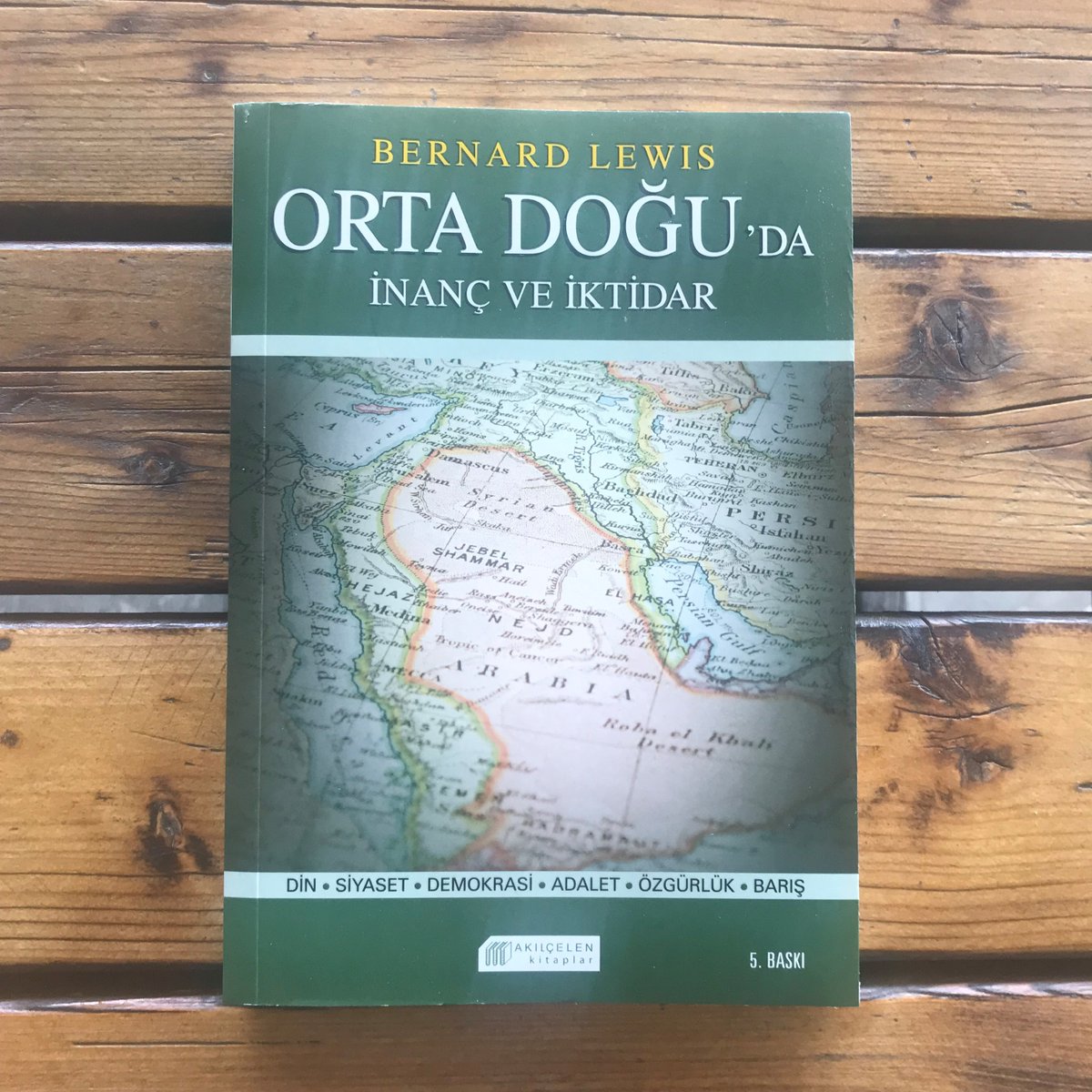 Orta Doğu'da İnanç ve İktidar 5. Baskısı Çıktı! Yeni kapak tasarımıyla tüm seçkin kitapçılarda...  #kitap #yenikitap #bernardlewis #ortadoğu #moderntürkiye #tarih #islam #inanç #iktidar #demokrasi #barış #akılçelenkitaplar #tarihnotlari #petrol #adalet #özgürlük #kitapkurdu