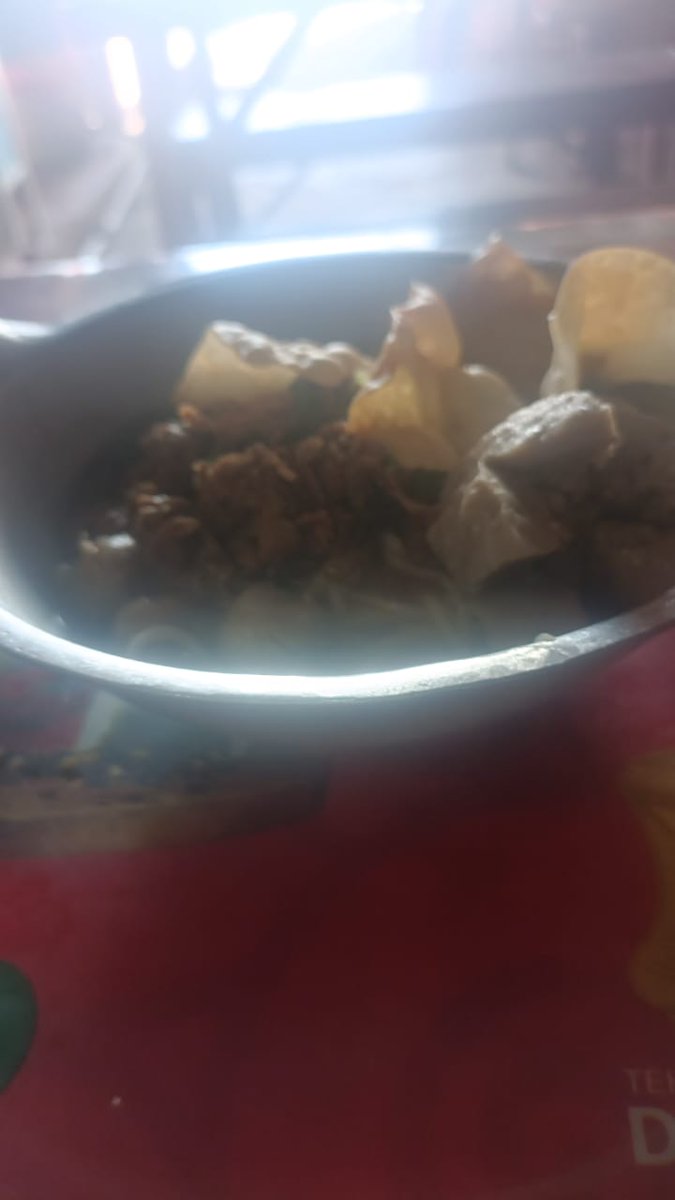 Keera_11's tweet photo. @NoContextHumans this called "mie ayam" bro https://t.co/Xk7SU741rG