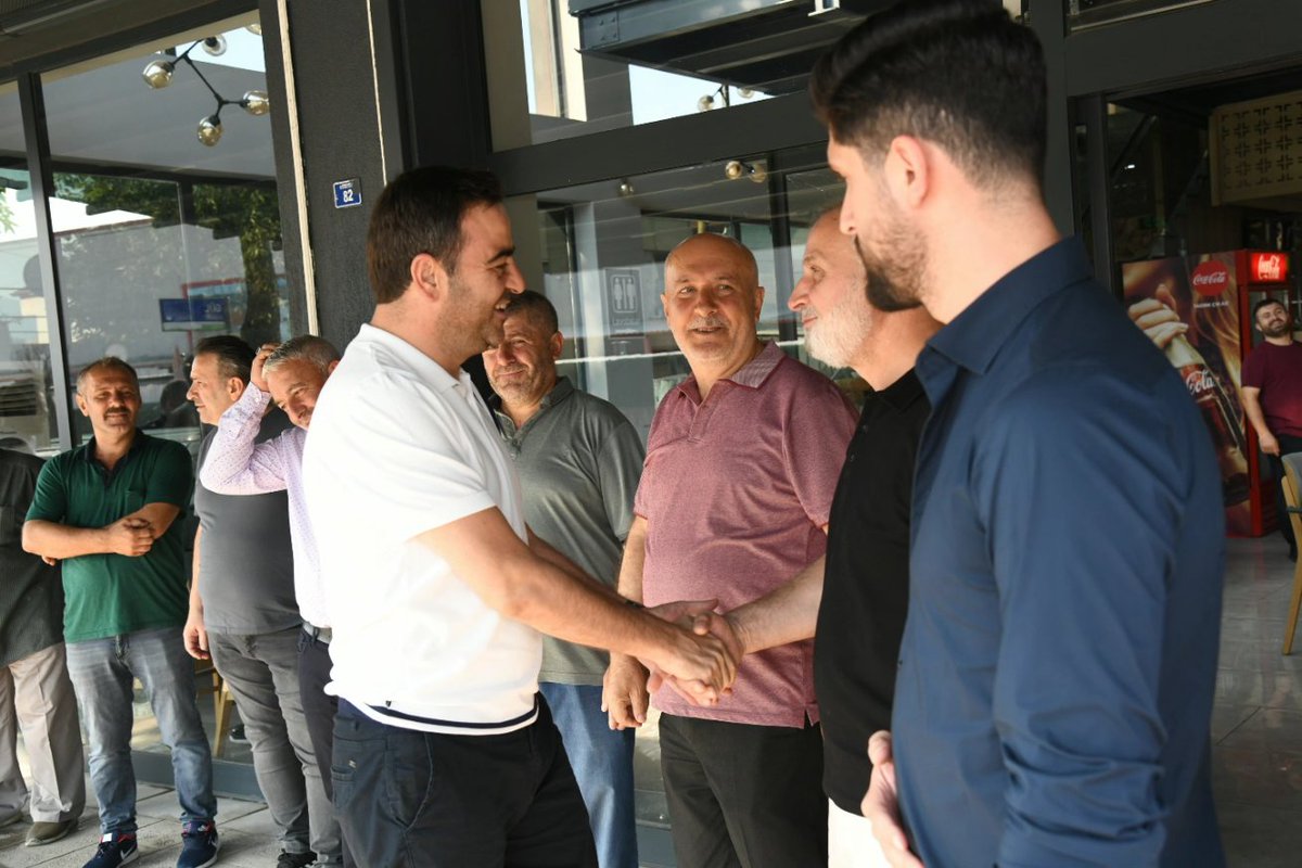 mehmetyasinozlu's tweet photo. Esnaf ve sanatkârlarımız Başiskele’mizin omurgasıdır.

Ülkemizin ve milletimizin payidar olması için hizmetkar olan, kalkınma hamlelerimizin lokomotifi esnafımıza teşekkürlerimi sunuyorum. 
Onların gayreti ve özverisi, toplumumuzun ekonomik ve kültürel hayatının sürdürülebilirliği için hayati bir rol oynamaktadır.

Rabbim birlik ve beraberliğimizi daim etsin.