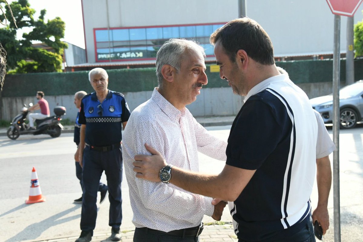 mehmetyasinozlu's tweet photo. Esnaf ve sanatkârlarımız Başiskele’mizin omurgasıdır.

Ülkemizin ve milletimizin payidar olması için hizmetkar olan, kalkınma hamlelerimizin lokomotifi esnafımıza teşekkürlerimi sunuyorum. 
Onların gayreti ve özverisi, toplumumuzun ekonomik ve kültürel hayatının sürdürülebilirliği için hayati bir rol oynamaktadır.

Rabbim birlik ve beraberliğimizi daim etsin.