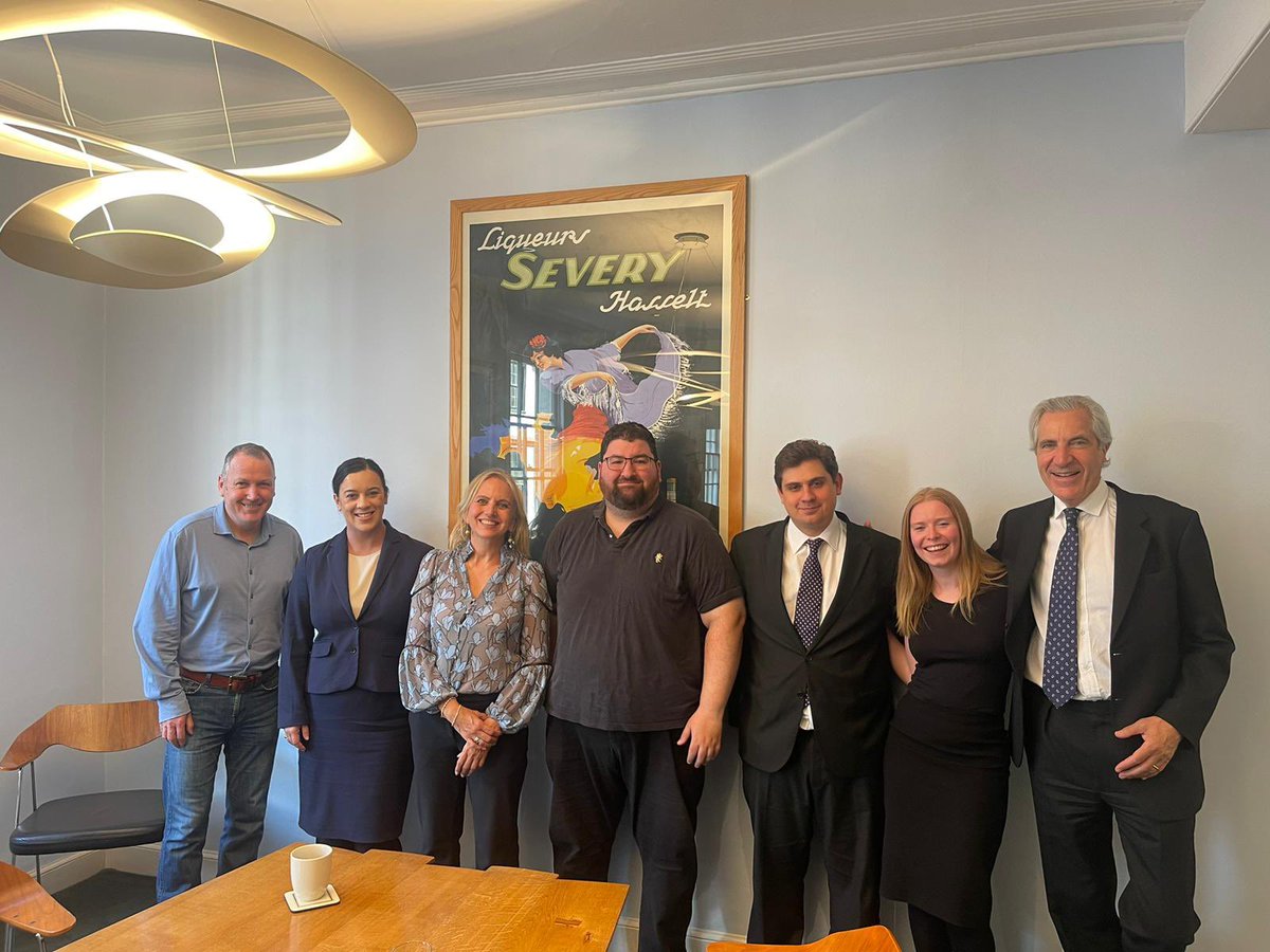 TheCriminalBar's tweet photo. The final CBA on Tour completes in Bristol.
Thanks to Ray Tully and @GuildhallLaw, Guildhall Chambers, for organising a warm welcome for the CBA Chair.
Good luck to the criminal pupils! https://t.co/09jTOzFt3s