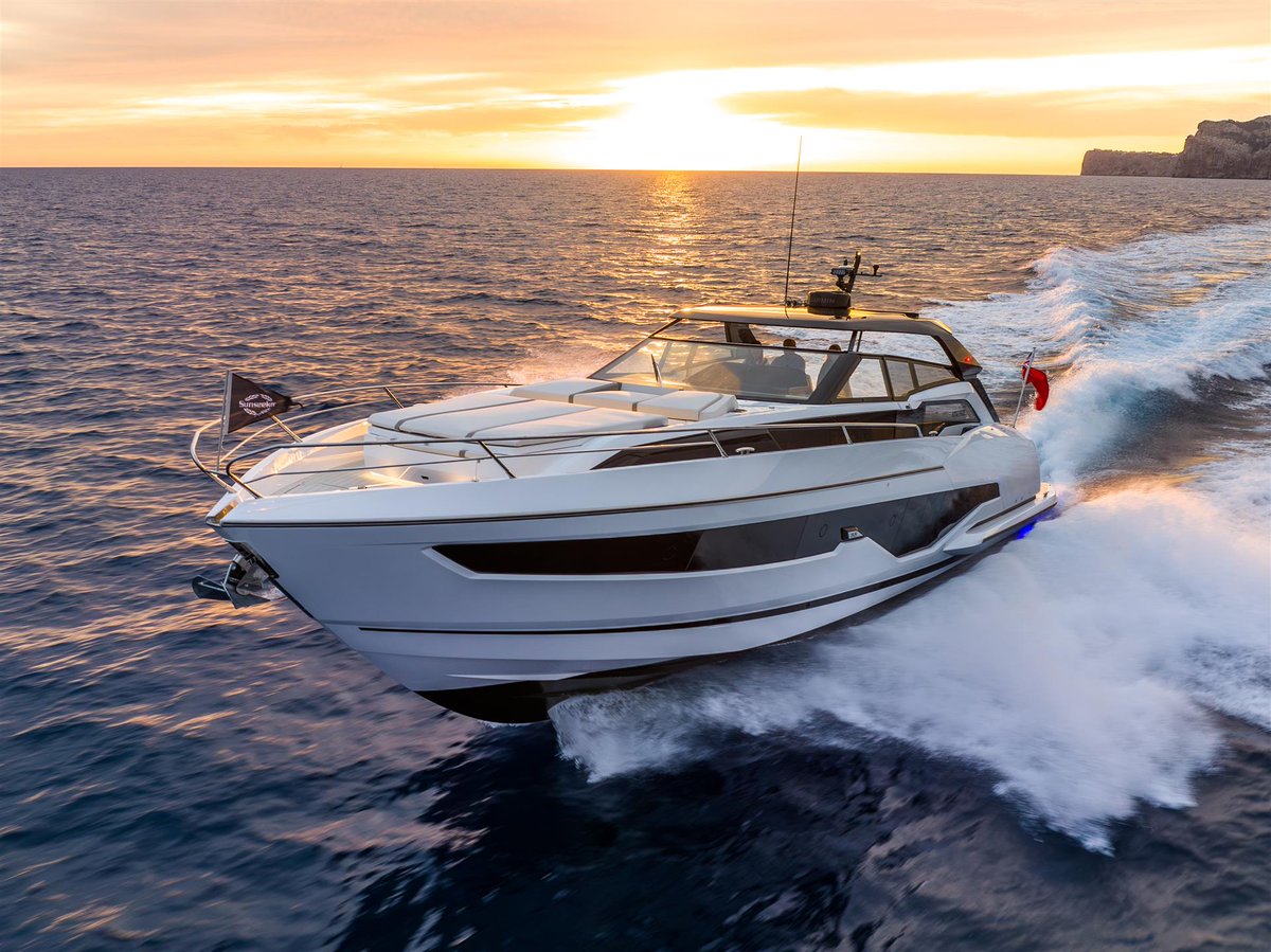 Sunseeker_Intl's tweet photo. Sensational style and performance. The Sunseeker Superhawk 55.

Featuring a sleek exterior design, exquisite detailing and exciting innovations, the Superhawk 55 is capable of a thrilling 38 knots with unparalleled agility.

Discover more: https://t.co/lZiKt6aAny

#Sunseeker https://t.co/riH0madPZB