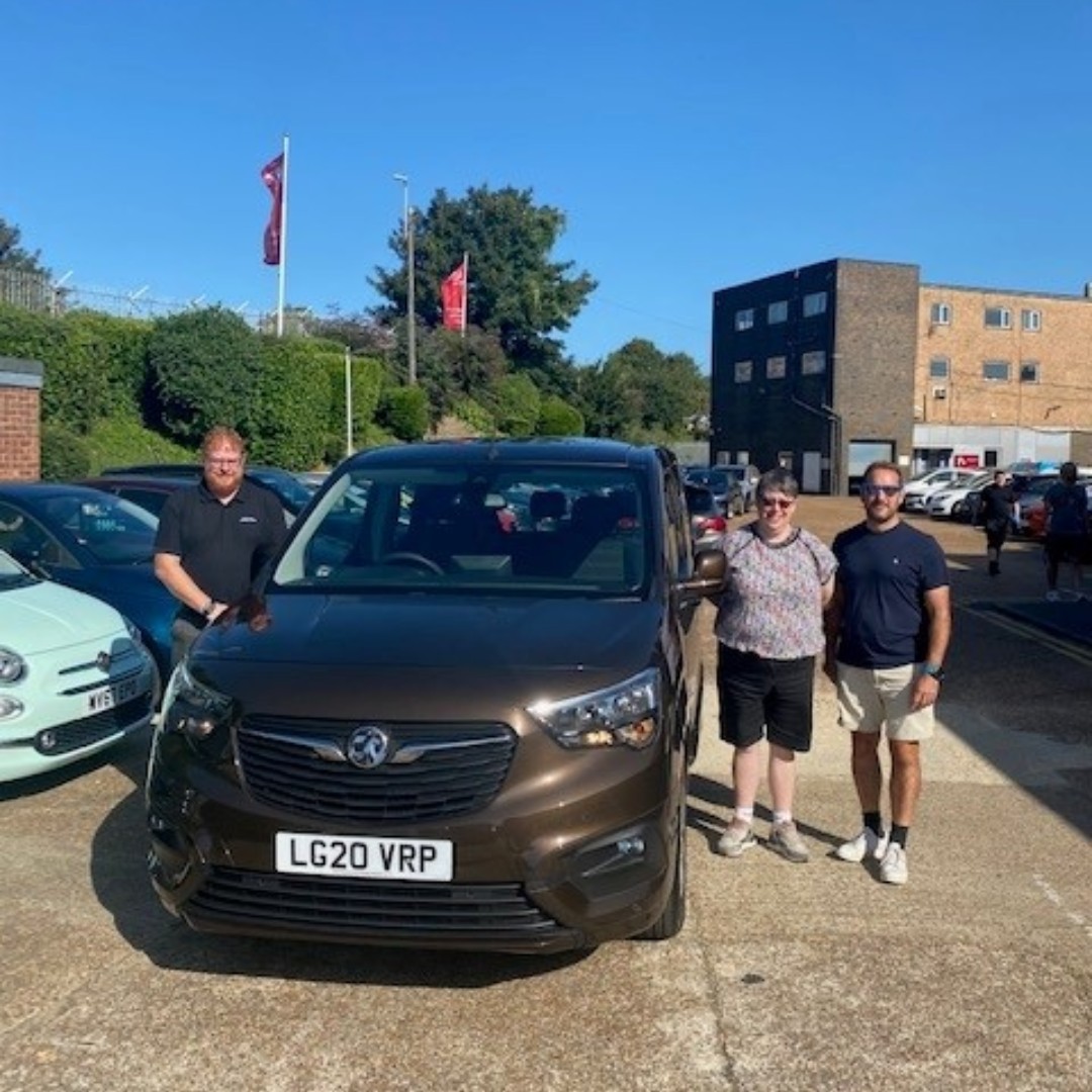 ebMotoring's tweet photo. Congratulations to Mr &amp; Mrs Pelling, Nicole Russell and Steve Offord with Ann Field - all pictured here collecting their newly purchased cars from Phil Mulvey.
Happy Motoring &amp; thank you for your much appreciated custom!
#emcgroup #suzuki #swift #vauxhall #adam #combolife https://t.co/XqMfggC5SO