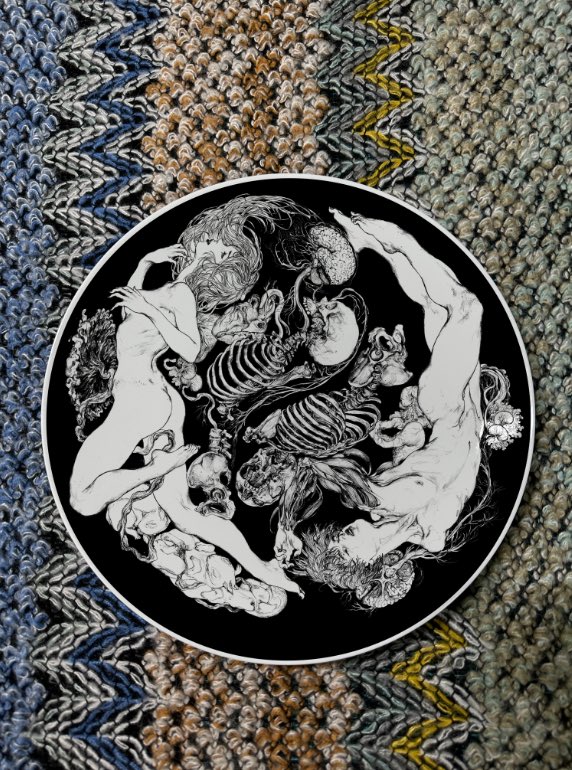 二选一，路过的给投个票呗
山的画印到盘子上绝绝子啊 https://t.co/S3DIk6A6C2