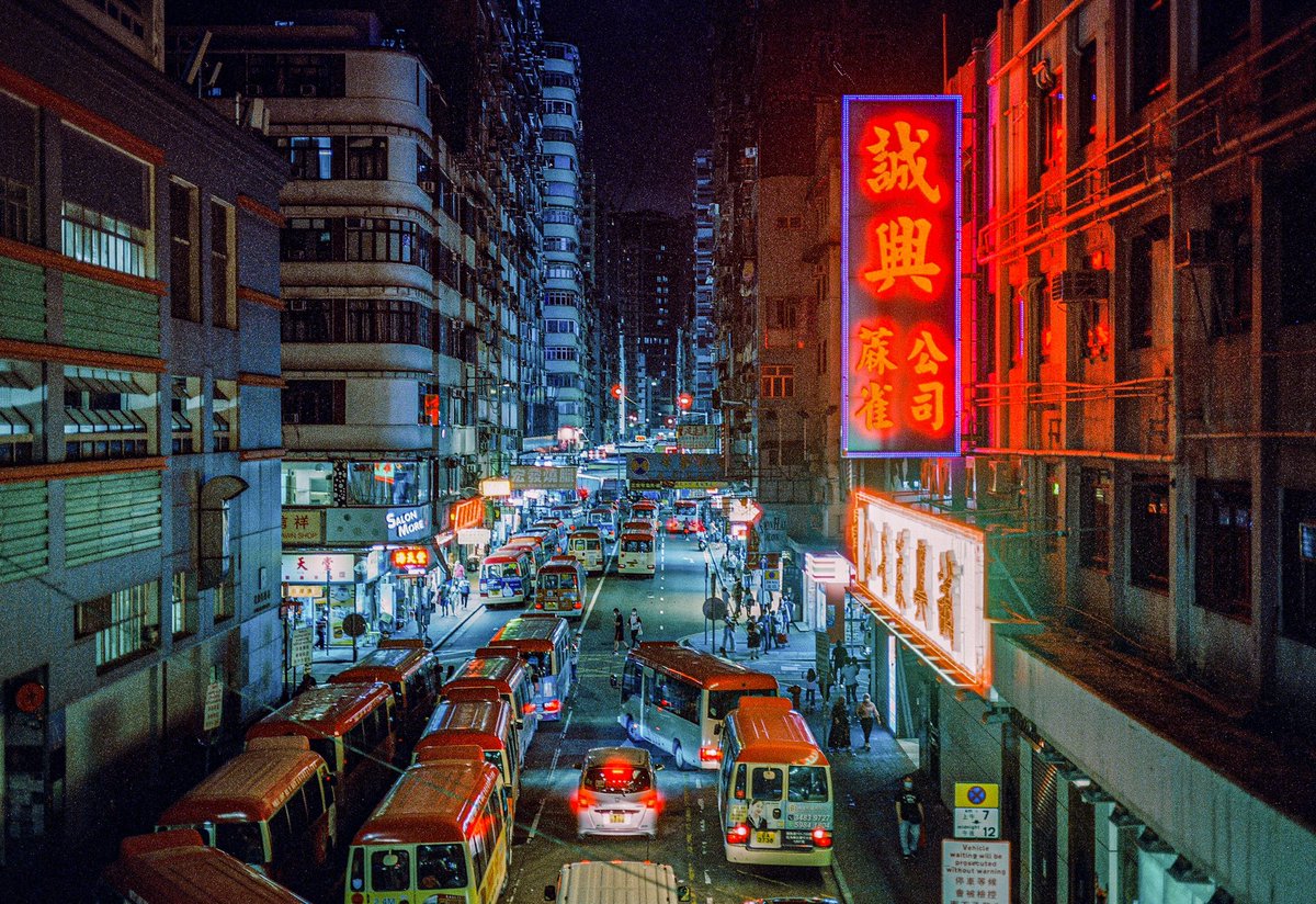 #fujica690
fujica 100mm f3.5
#cinestill800t
#streetphotography #streetsanp
#city #urbanphotography #filmphotography #HongKong #discoveryhongkong #awsomehongkong