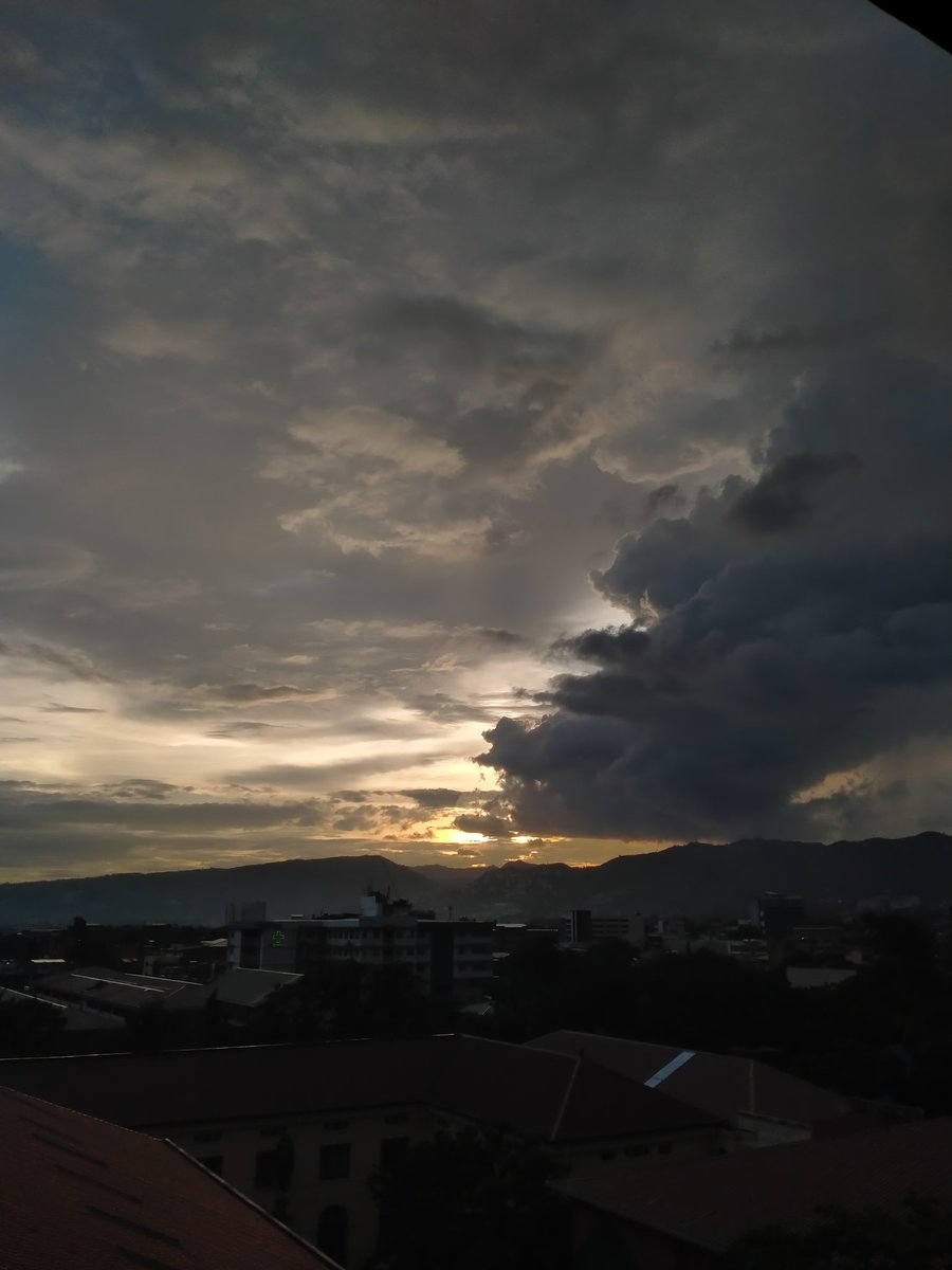 un_worthiness's tweet photo. Sugdan ta na ang road trip padulong langit https://t.co/BsfTL5hLlQ