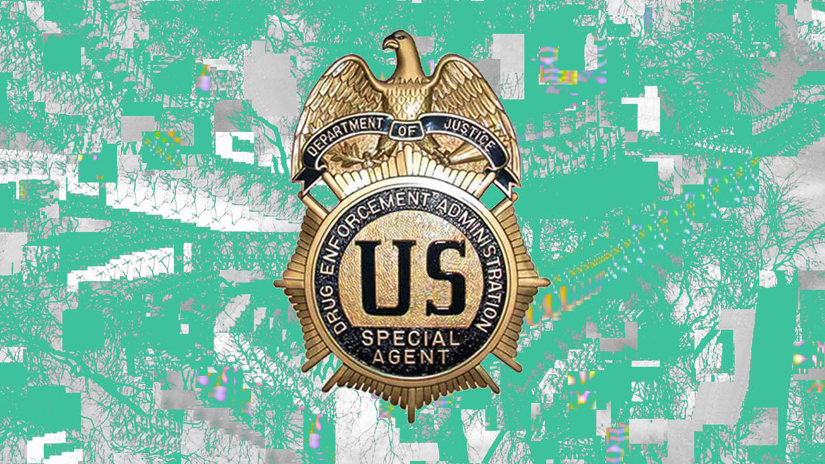 Crypto__Goku's tweet photo. 🇺🇲 La Drug Enforcement Administration (DEA) a accidentellement envoyé 55 000 $USDT à un scammer.

Un escroc a remarqué une transaction de test de 45 USDT effectuée par la DEA et réussi à déposer une fausse adresse qui correspondait aux cinq premiers et aux quatre derniers caractères du vrai wallet.

La DEA a mordu a l'hameçon et a transféré plus de 55 000 USDT à cette adresse.

Comprennant le stratagème, la DEA a contacté Tether pour geler le faux compte, mais Tether a déclaré que l'argent avait déjà disparu et avait été converti en ETH.