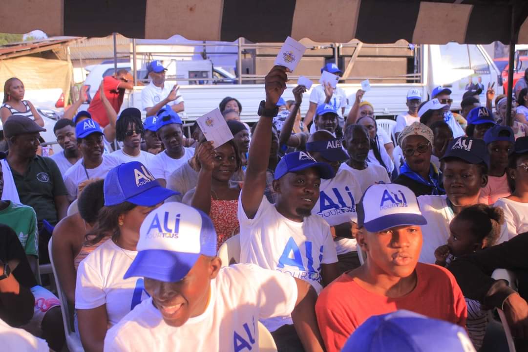 IwengaAnnie's tweet photo. Hier au carrefour Pacha à Plaine Orety, nous avons échangé sur les opportunités que offre les NTIC pour l'emploi.

À cet effet, 500 Bourses de formation au sein de l'Université Numérique du #Gabon (UNG) ont été offertes par la Tête De Liste et les Colistiers.#AliPourTous #Liace https://t.co/obwR61skp7