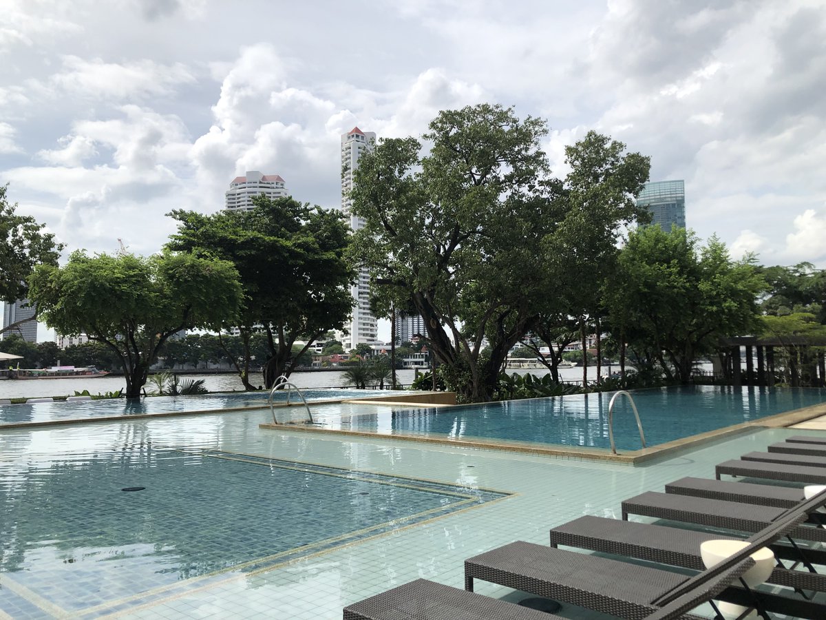 Graupix's tweet image. The main pool in @fsbangkok offers my moment of serenity in Thailand's capital @fourseasons #DreamwithFS #iamafourseasonal  #GraupixBangkok